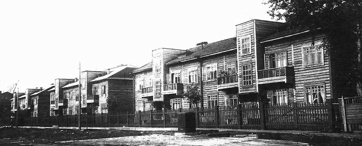 Wooden constructivist buildings on Severodvinskaya 3-7 street, 1930s