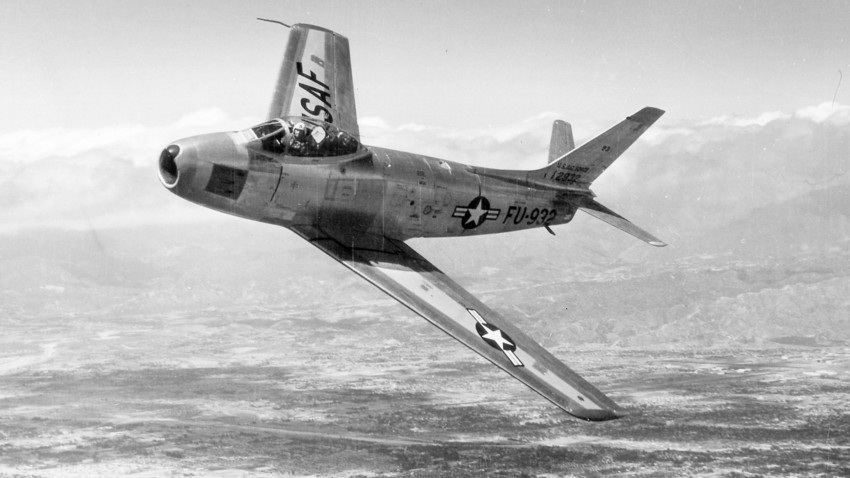戦闘機「F-86セイバー」、1953年