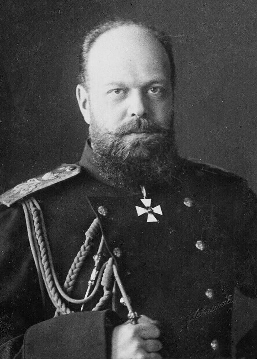 Руски император Александар III у војној униформи.