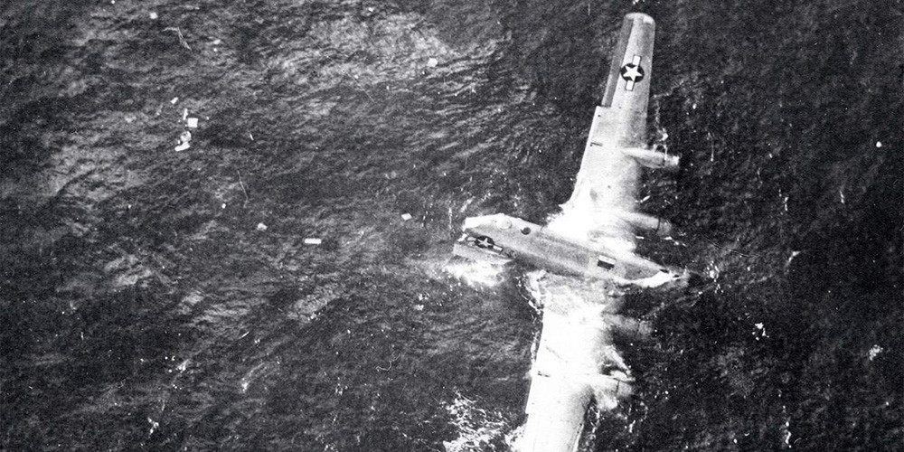 ostanki sestreljenega RB-50 v vodah Tihega oceana