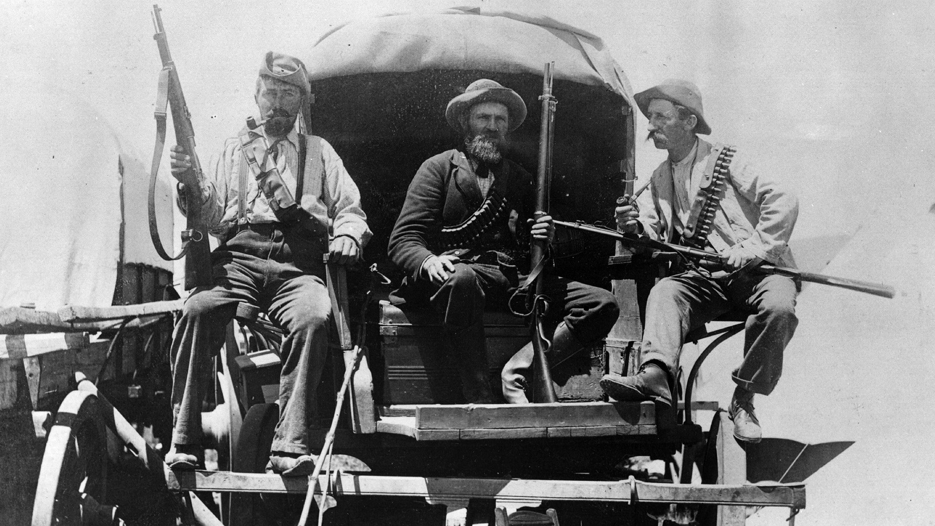 Африканери са пушкама у вагону за време Другог бурског рата.