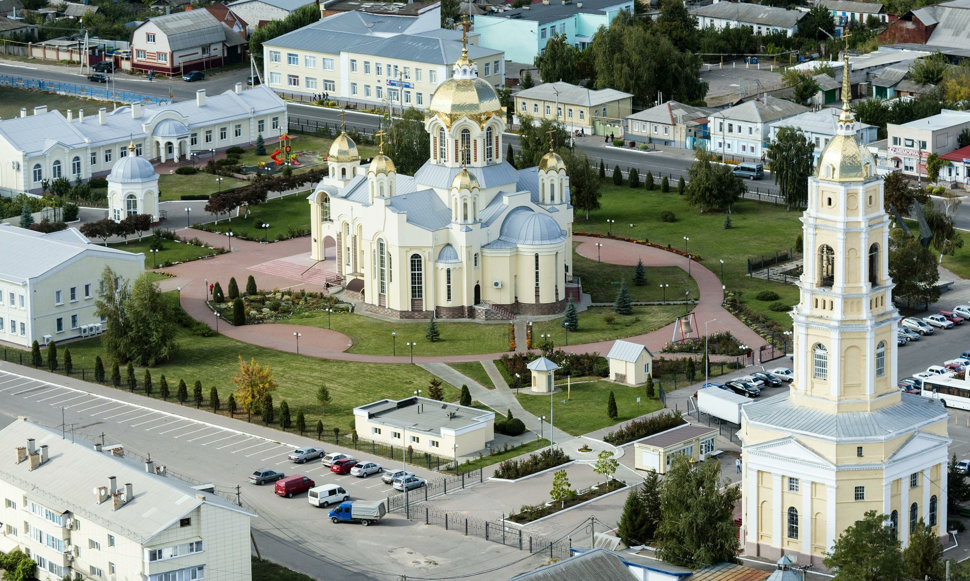 Gereja Alexander Nevsky dan Gereja Santo Elias di Voronezhskaya oblast, Rusia.
