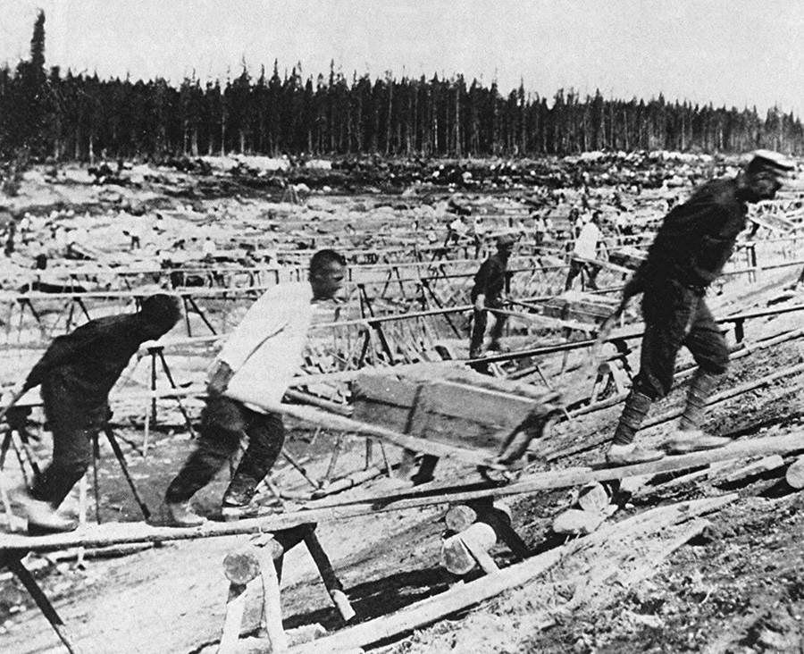 Prisioneiros da Gulag na Sibéria.