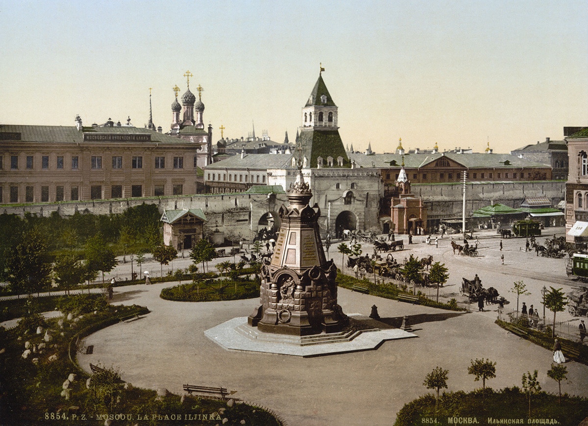 19th-century postcard of the Plevna Chapel on Ilyinka Square, Kitai-gorod, Moscow