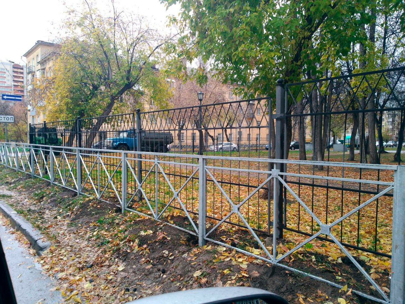Une barrière devant ... une autre barrière, à Novossibirsk