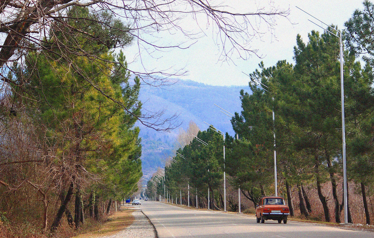 Cesta v Abhaziji blizu ruske meje