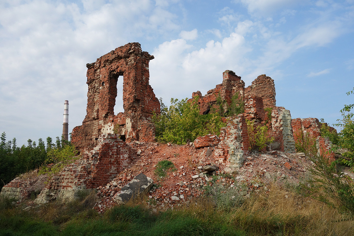 Руины бывшего дома директора завода «Баррикады», в котором находился командный пункт 138-й стрелковой дивизии полковника Людникова И.И.