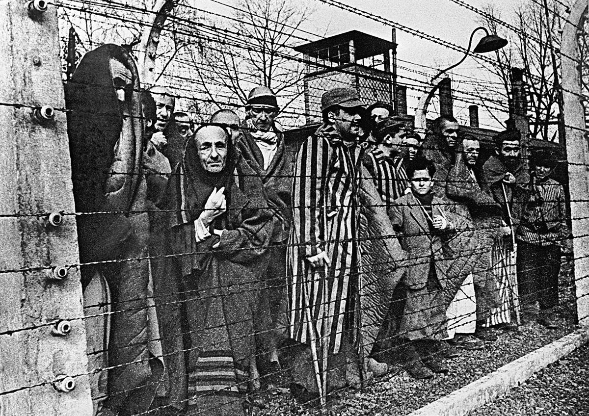 Häftlinge von Auschwitz, bevor sie von der Sowjetarmee 1945 befreit wurden