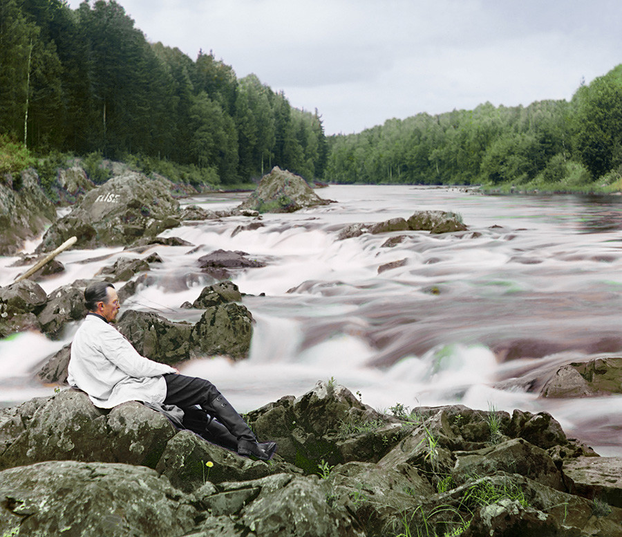 自画像。キヴァチ滝。オロネツ県。1915年