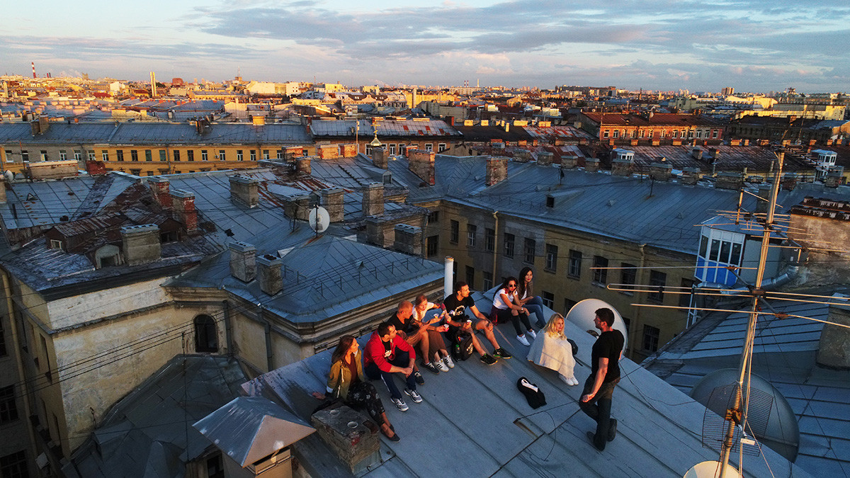 Ekskurzija po krovovima u Rubinštajnovoj ulici, Sant-Peterburg, Rusija, 27. srpnja 2017.

