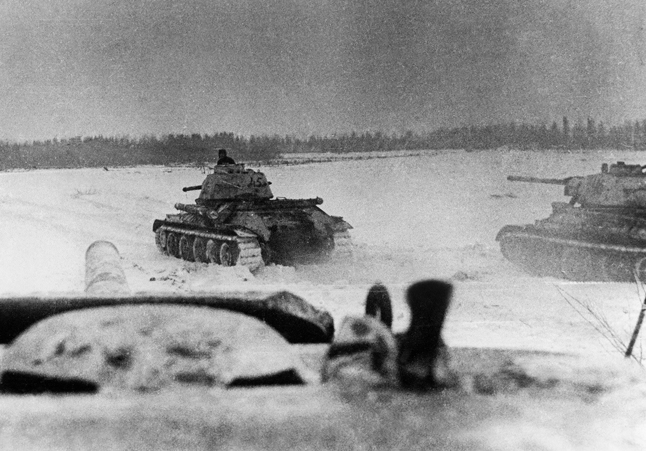 Une unité soviétique se bat contre les forces ennemies qui avancent sur Stalingrad
