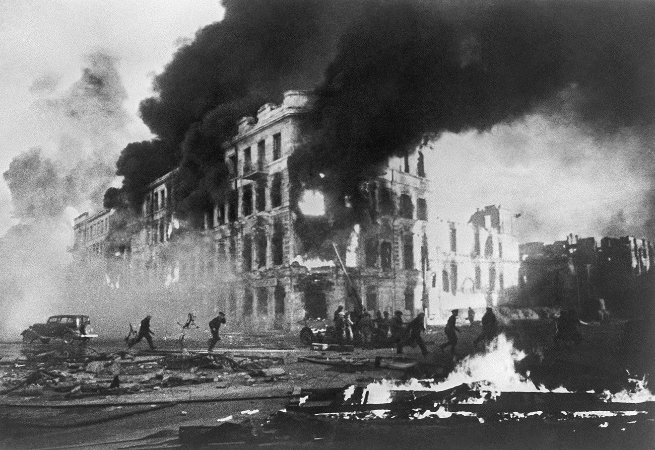 Staljingrad tokom napada neprijateljskog zrakoplovstva.