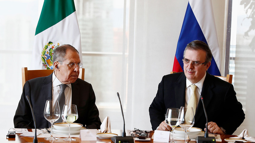 El ministro de Asuntos Exteriores ruso, Serguéi Lavrov y el canciller, Marcelo Ebrard durante el almuerzo de trabajo