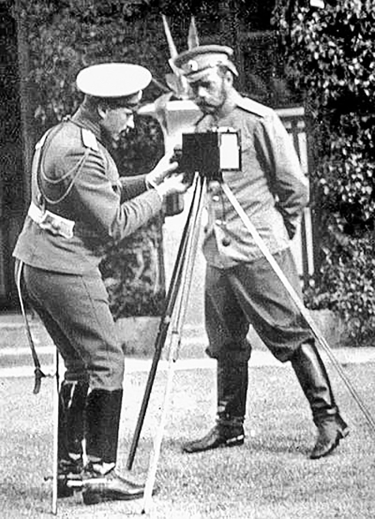 Nicholas II watches as his camera is being placed on a tripod