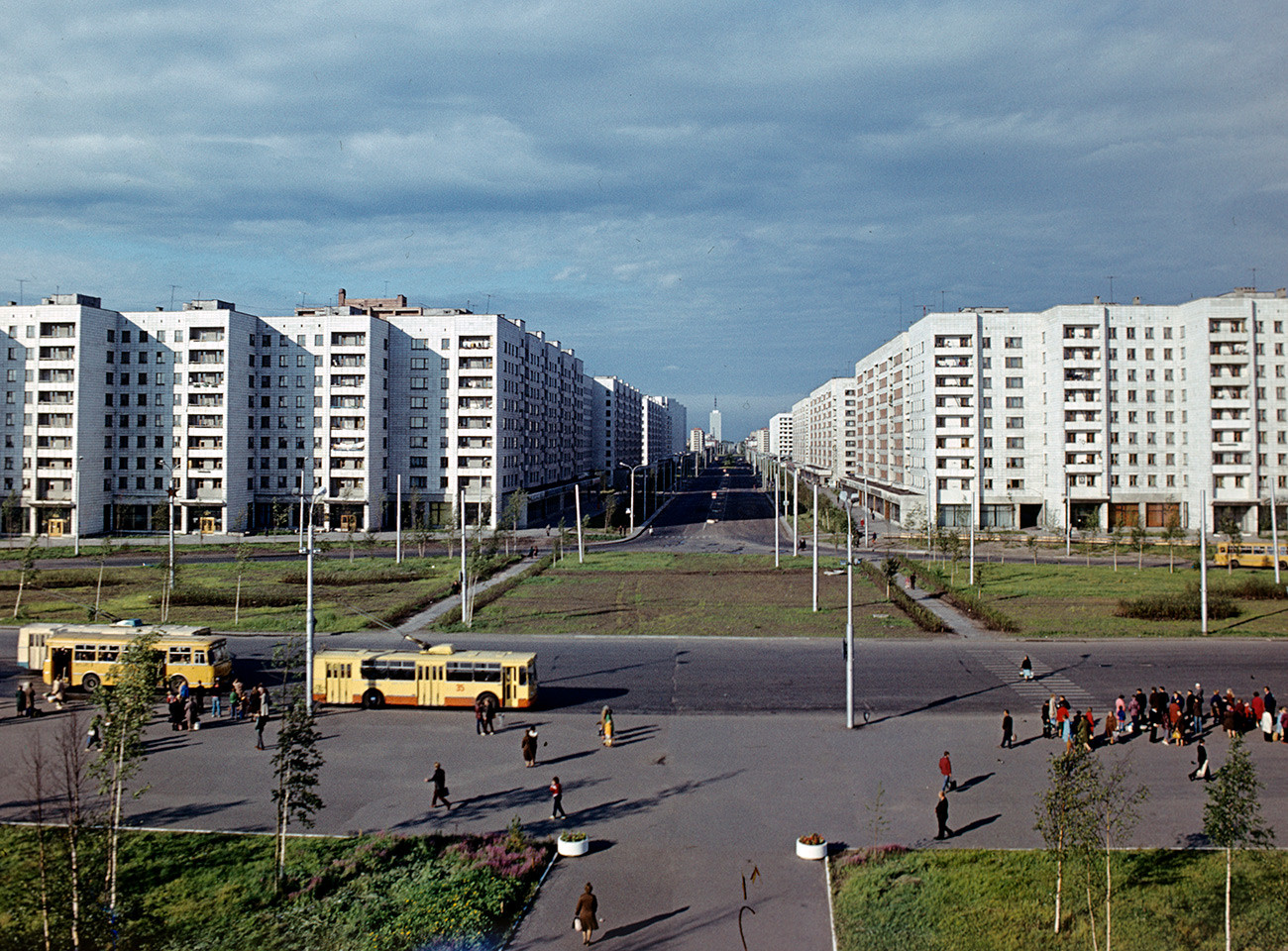 Nove brežnjevke leta 1981 v Arhangelsku na Engelsovi ulici