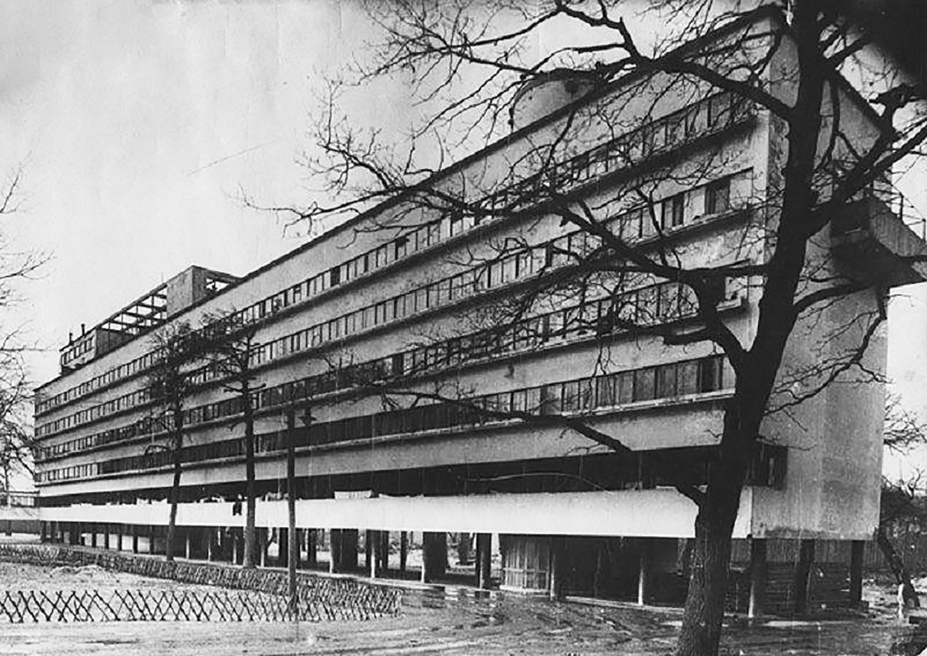 Zgradba Narodnega komisariata za finance (Narkomfin) v tridesetih letih prejšnjega stoletja

