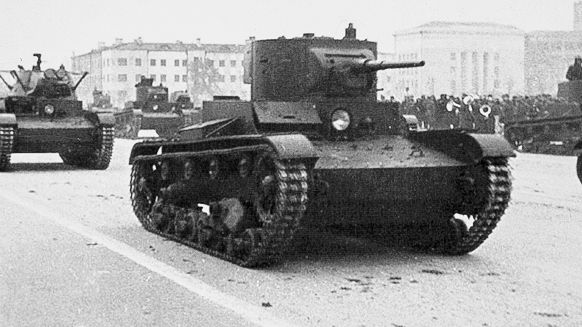 Лесни пешадиски тенкови Т-26. Воена парада во Кујбишево на 7 ноември 1941 година.