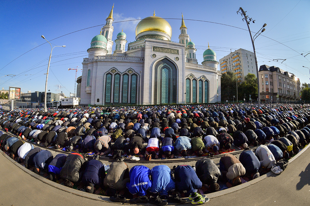 The Muslims on the day of the feast of the sacrifice Eid al-Adha at the Moscow Cathedral mosque. 