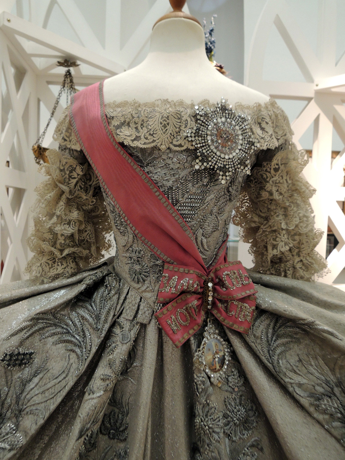エカテリーナ・アレクセーエヴナ（エカテリーナ2世）のウエディングドレスのレプリカ。
