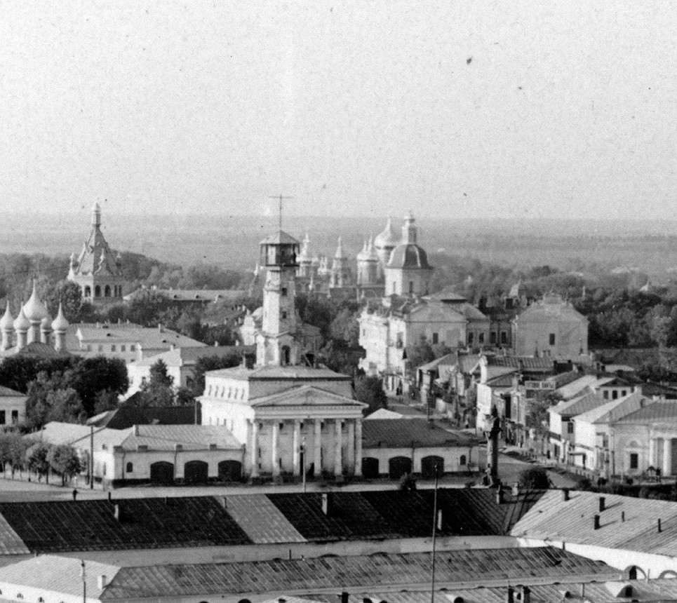 Kostroma. From left: Church of Nativity (razed); West gate tower of convent; fire watch tower with convent Church of Smolensk Icon behind; convent Epiphany Cathedral; Church of St. Nicholas (razed); I. P. Tretyakov building. Summer 1910.