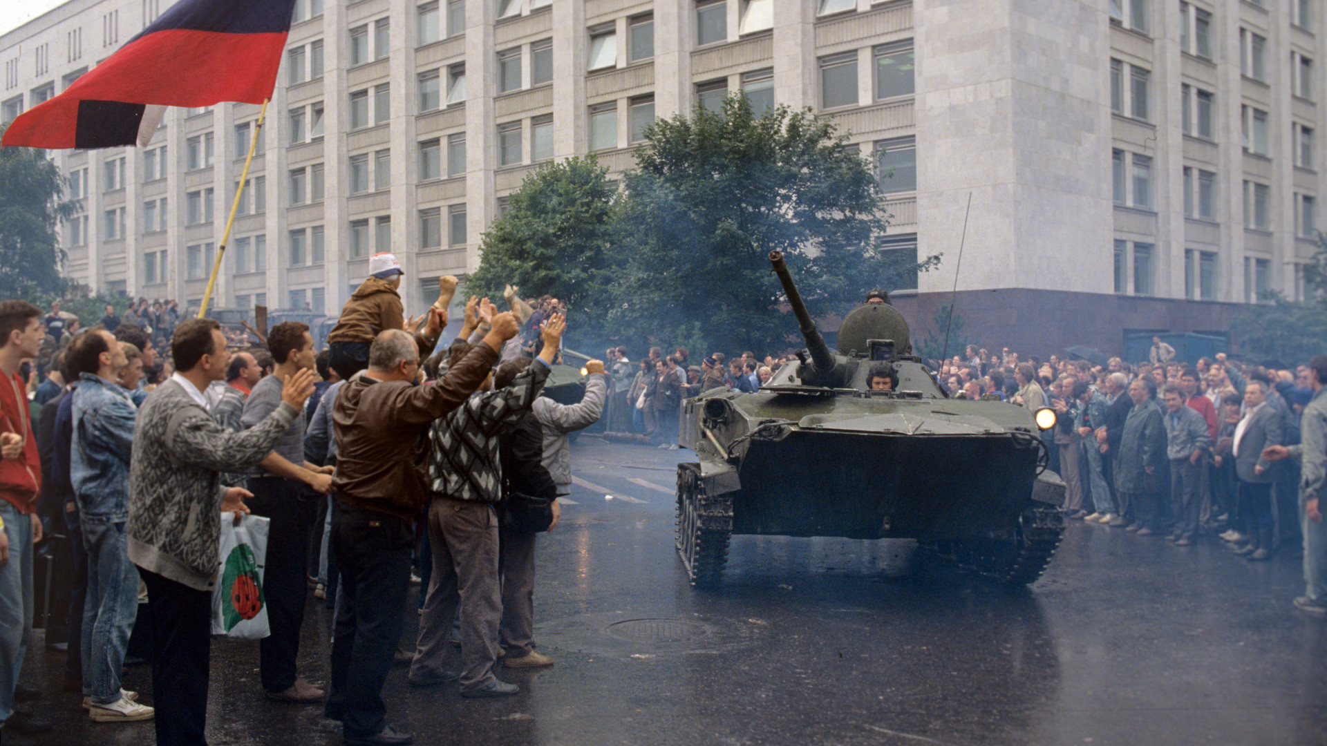 Pasukan tentara di pusat kota Moskow, pada Agustus, 1991.