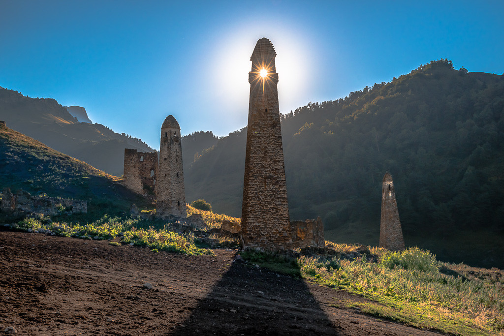 Menara-menara di permukiman kuno Niy, Ingushetia, Distrik Dzheyrakhsky.