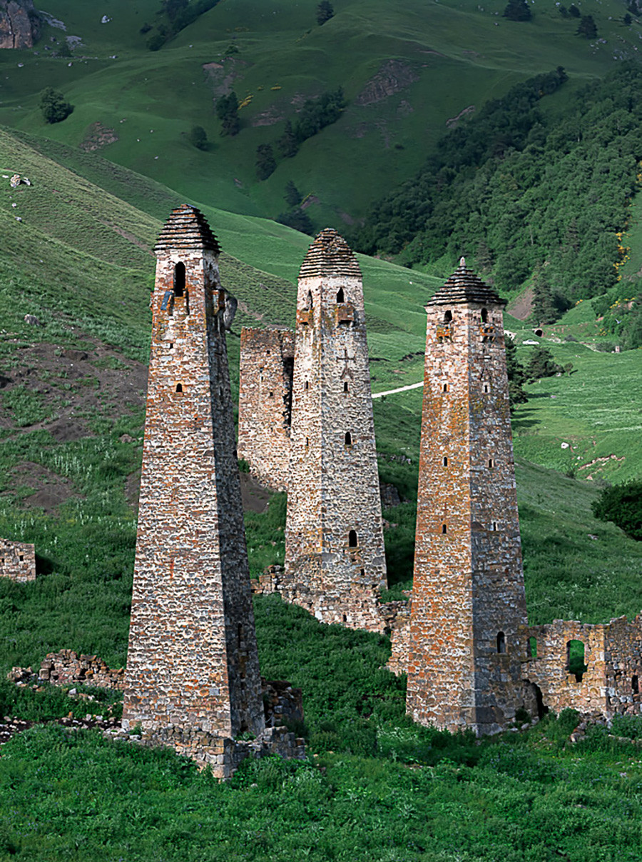 Menara-menara di permukiman kuno Niy, Ingushetia, Distrik Dzheyrakhsky.