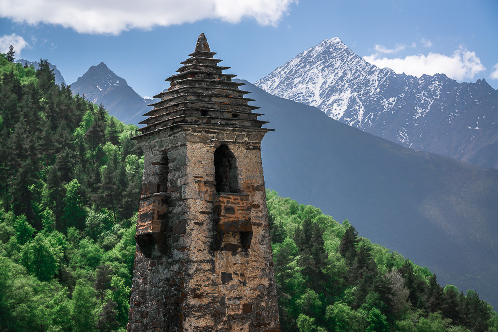 Menara di permukiman kuno Niy, Ingushetia, Distrik Dzheyrakhsky.