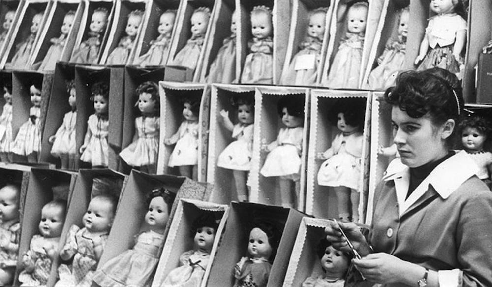 人形　（ディツキー・ミール（子供用品百貨店）のおもちゃ売り場、1961年）