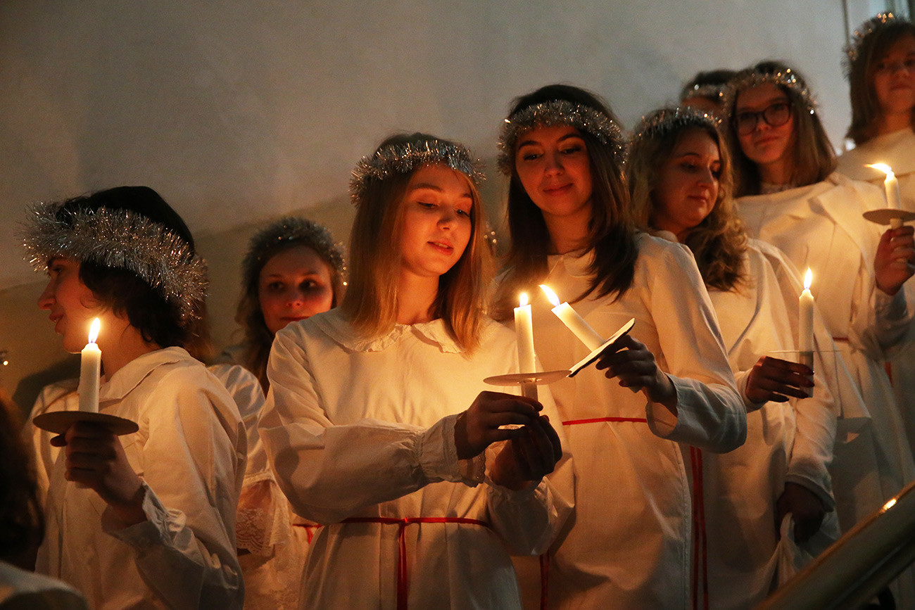 Celebrazioni nel giorno di Santa Lucia nella chiesa cattolica svedese di Santa Caterina