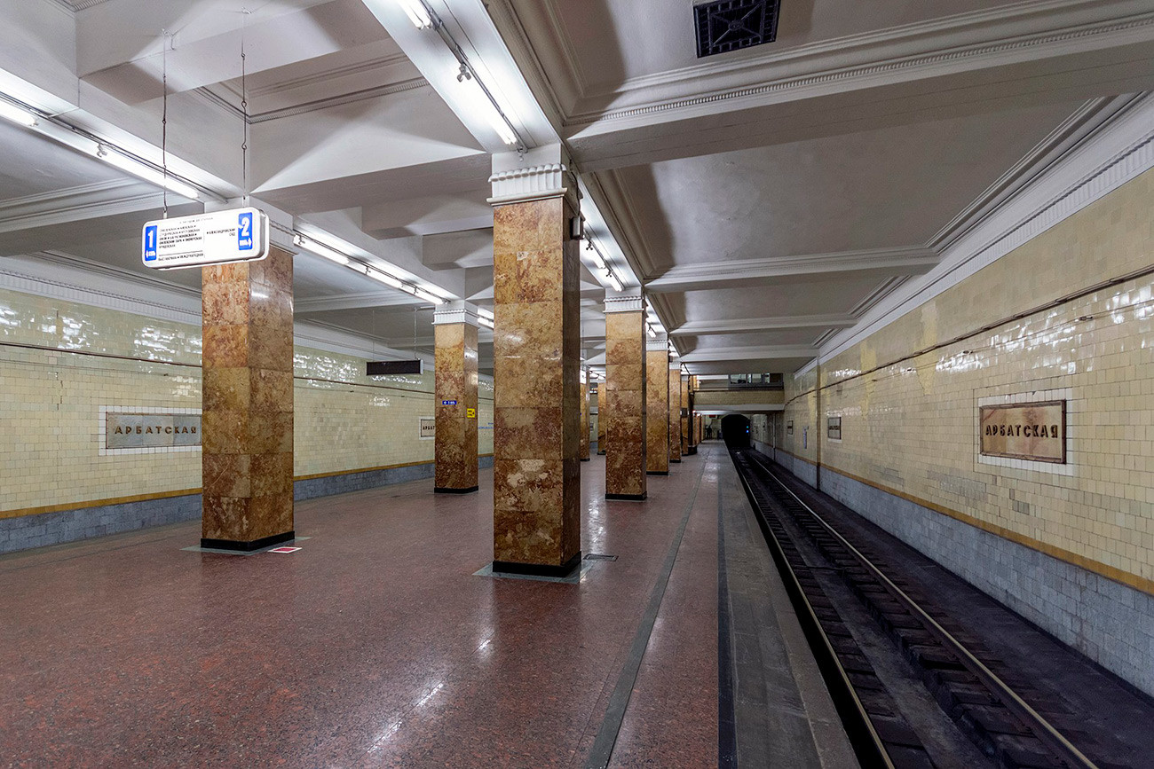 Arbatskaya (line 4) station in Moscow metro