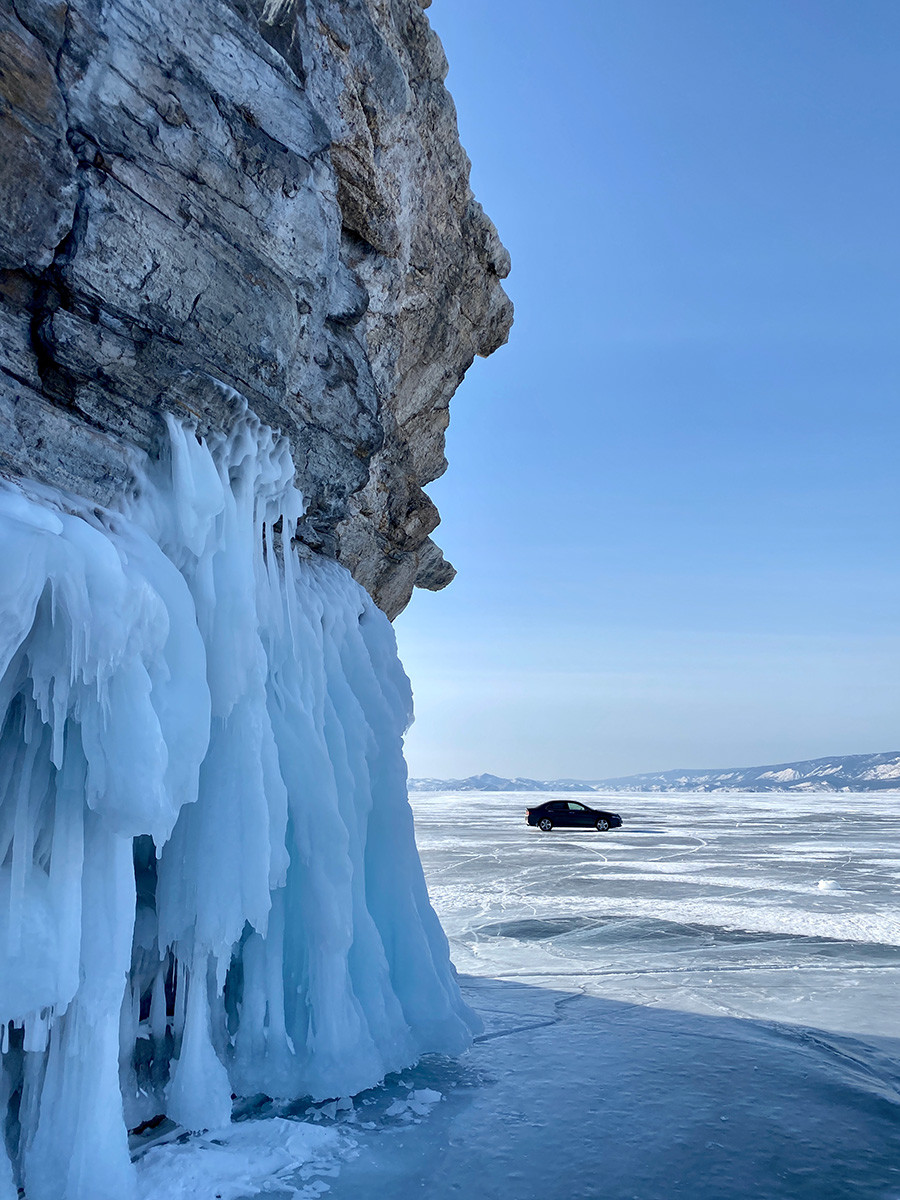 氷が３０㌢以上厚ければ、バイカル湖で運転できる