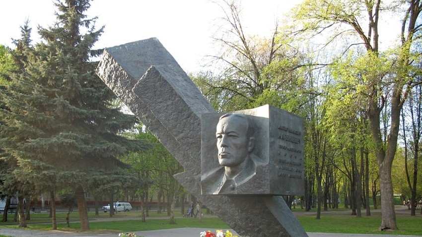 Паметник на генерал Карбишев в Москва
