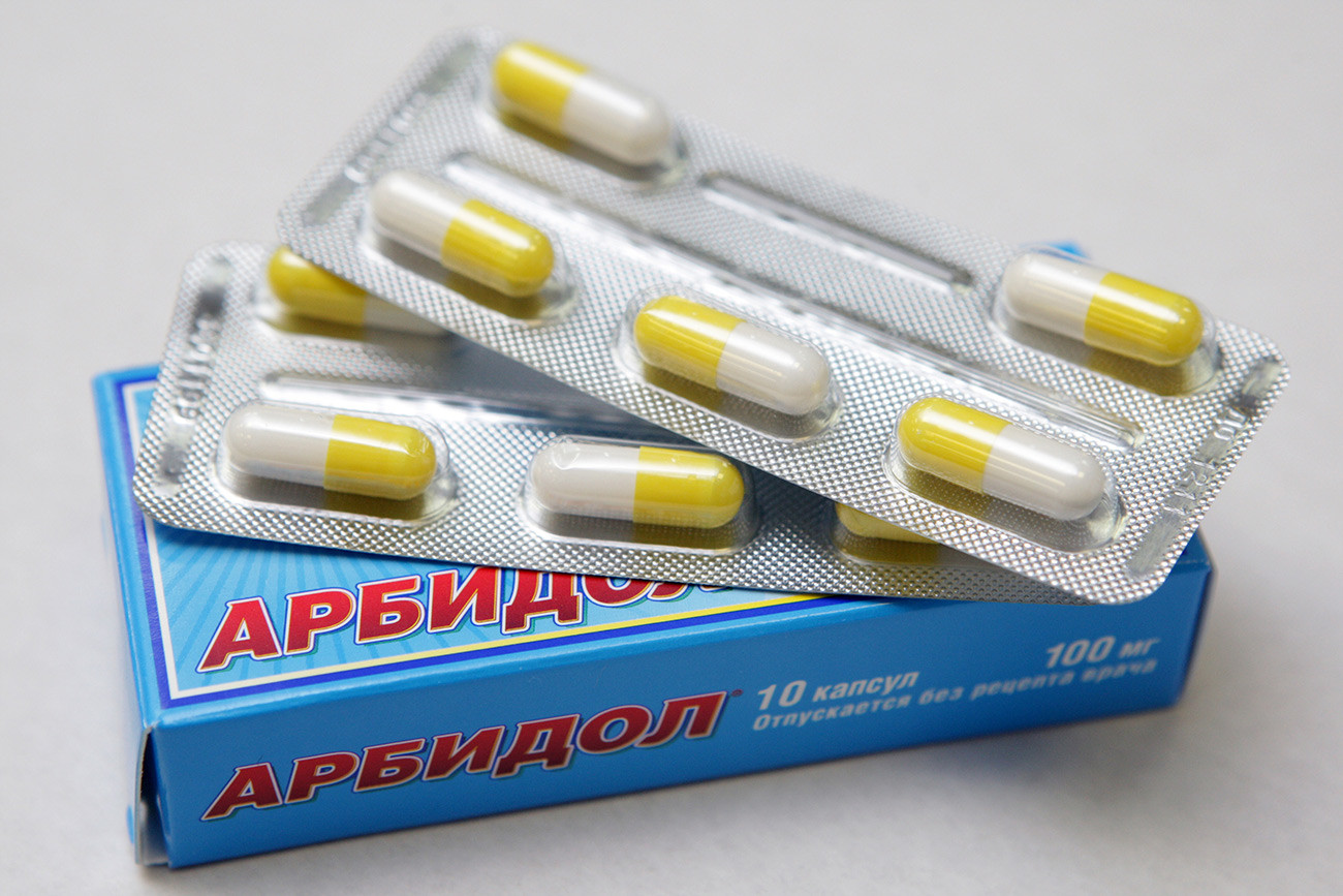 「アルビドル」は1974年にソ連で開発された医薬品である。ロシアではインフルエンザや風邪の治療薬として使われており、どの薬局に行っても買うことができる。