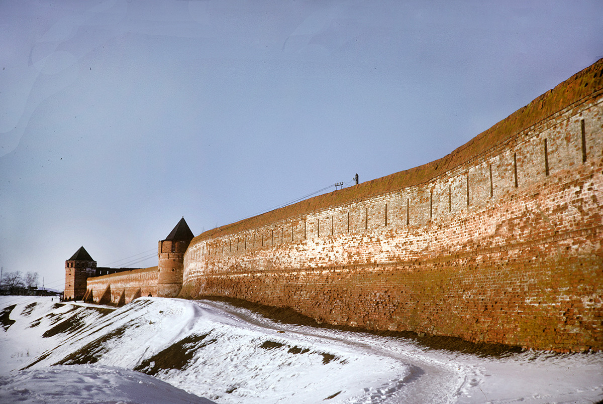 Savior-St. Evfimy Monastery, west wall & towers. March 5, 1972