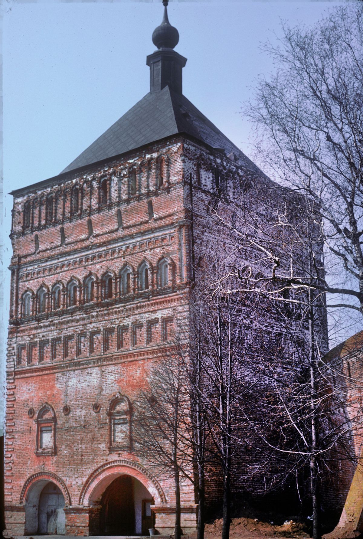 Savior-St. Evfimy Monastery, main entrance tower. April 27, 1980