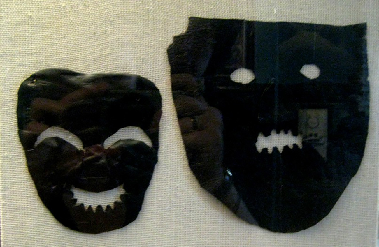 Usnjene maske skomorohov iz 12. do 13. stoletja, ki so se ohranile v novgorodskih tleh