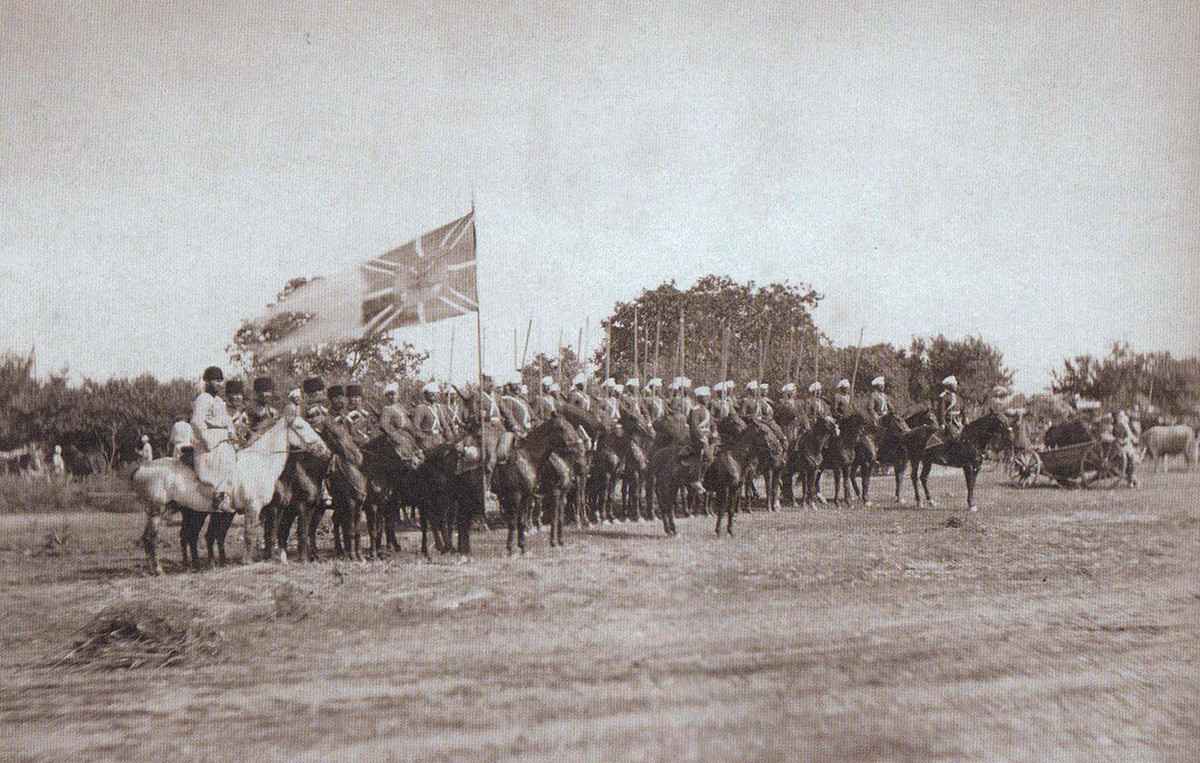 Велики кнез Александар Александрович са козачким конвојем после заузимања Плевне.