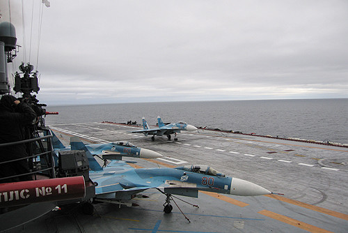 Palubni lovci Su-33 na krovu Admirala Kuznecova