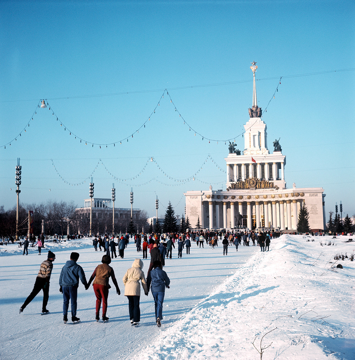 Eislaufen auf dem Territorium des WDNCh-Ausstellungszentrums, 1974
