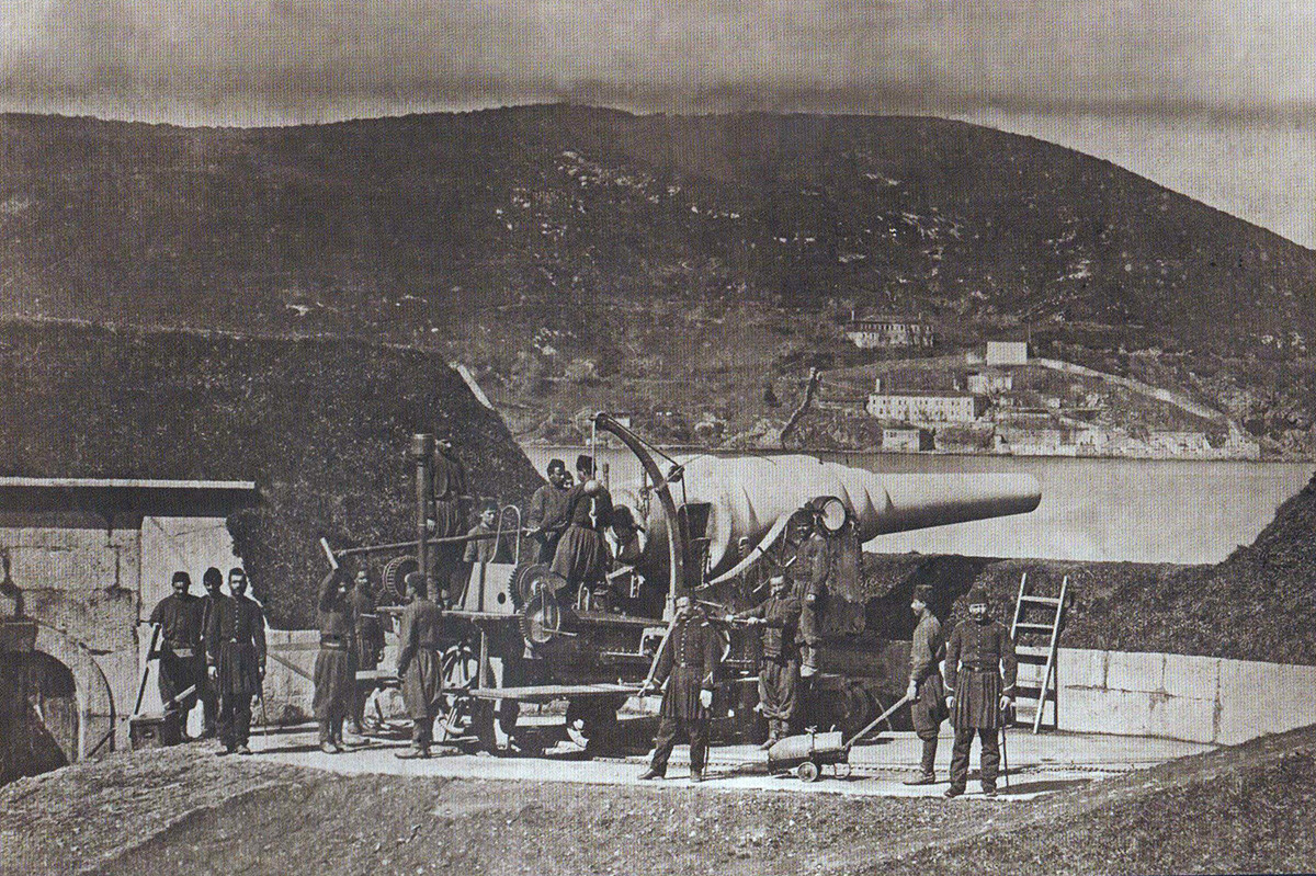 Turkish defense of Bosfor. Installation of 2-inch mortar of Majar-tepe battery.