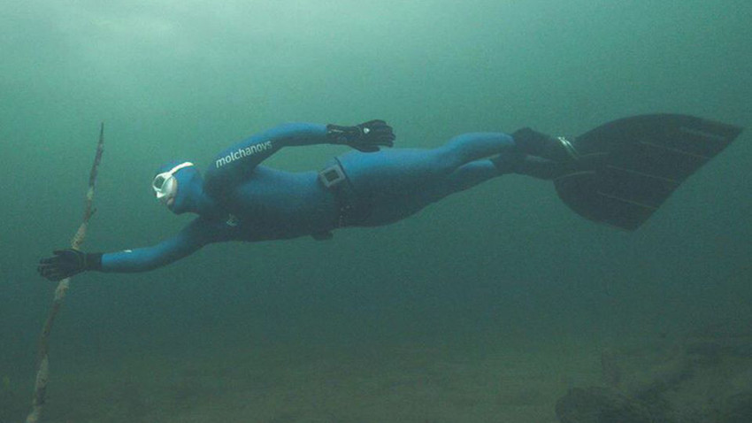 Un Buzo Ruso Rompe Un Record De Apnea Cruzando 180 Metros Bajo El Hielo 