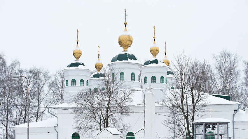 Cherepovéts. Catedral de la Resurrección, vista norte. 1 de enero de 2010