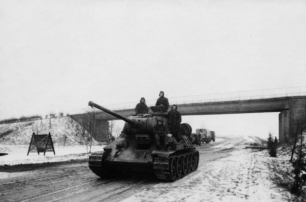 Советскиот тенк Т-34 на берлинскиот пат во 1945 година