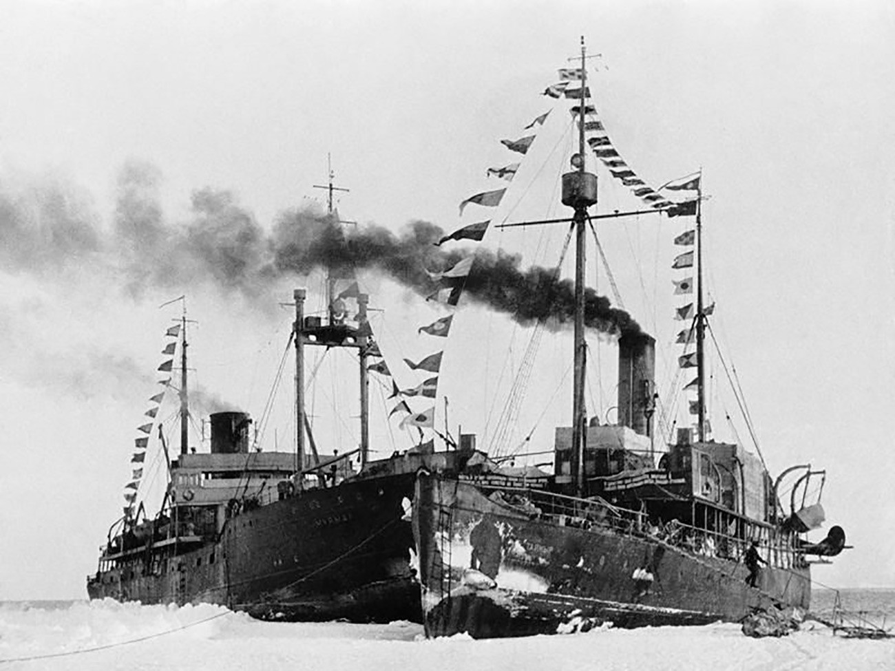 砕氷船「タイムィル」と「ムルマン」
