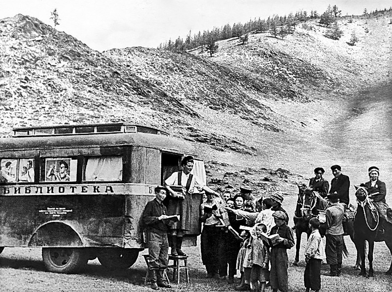 Mobile library at the Dyany Dyol kolkhoz, Altai Territory, 1937-1939.