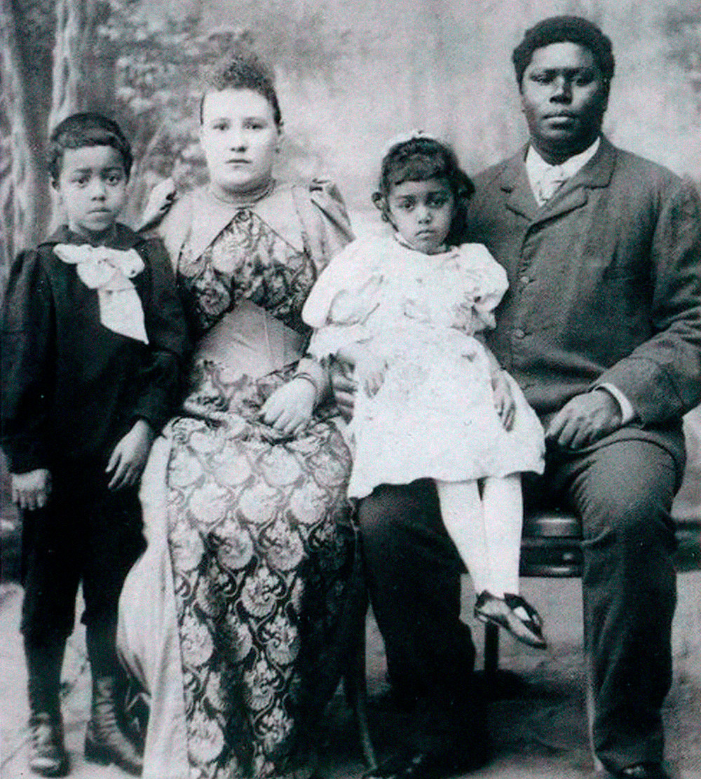 George Maria (1858-1916), um dos mouros da Corte Imperial, com sua esposa russa e filhos
