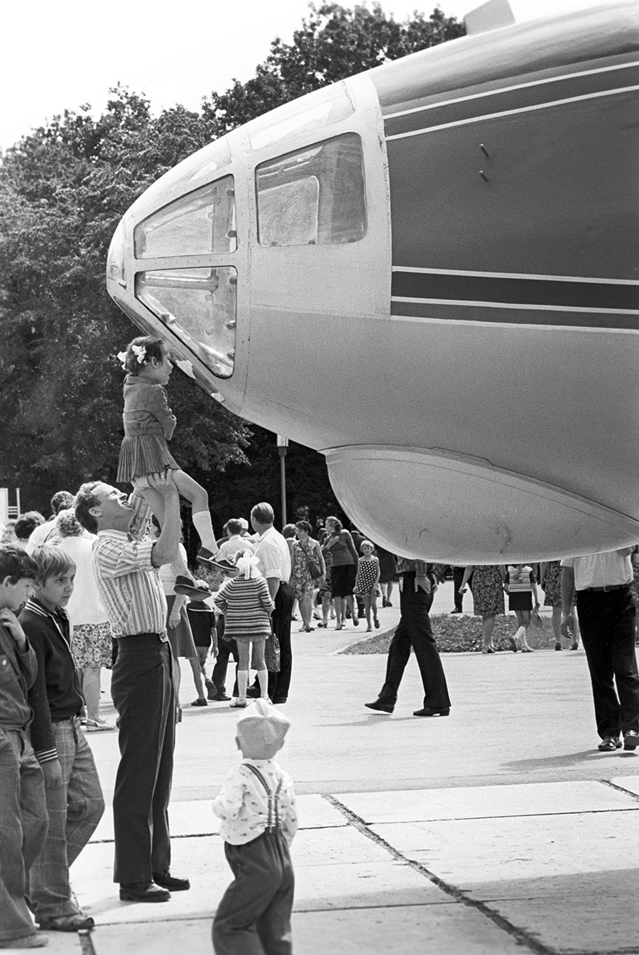 The Antoshka cinema plane, based on An-10, in Kuibyshev’s park named after Yuri Gagarin (now Samara), 1977.