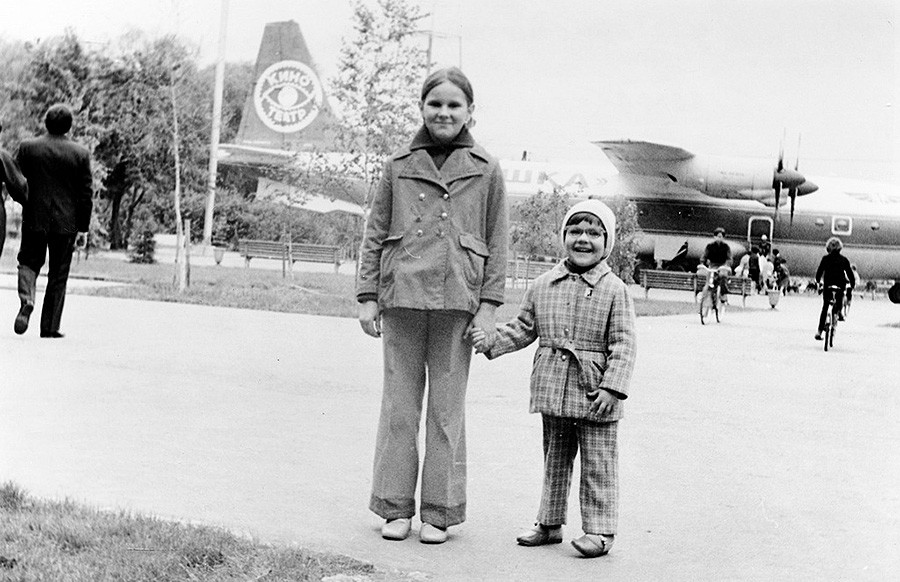 Antoshka An-10 cinema in Kuibyshev, 1978.