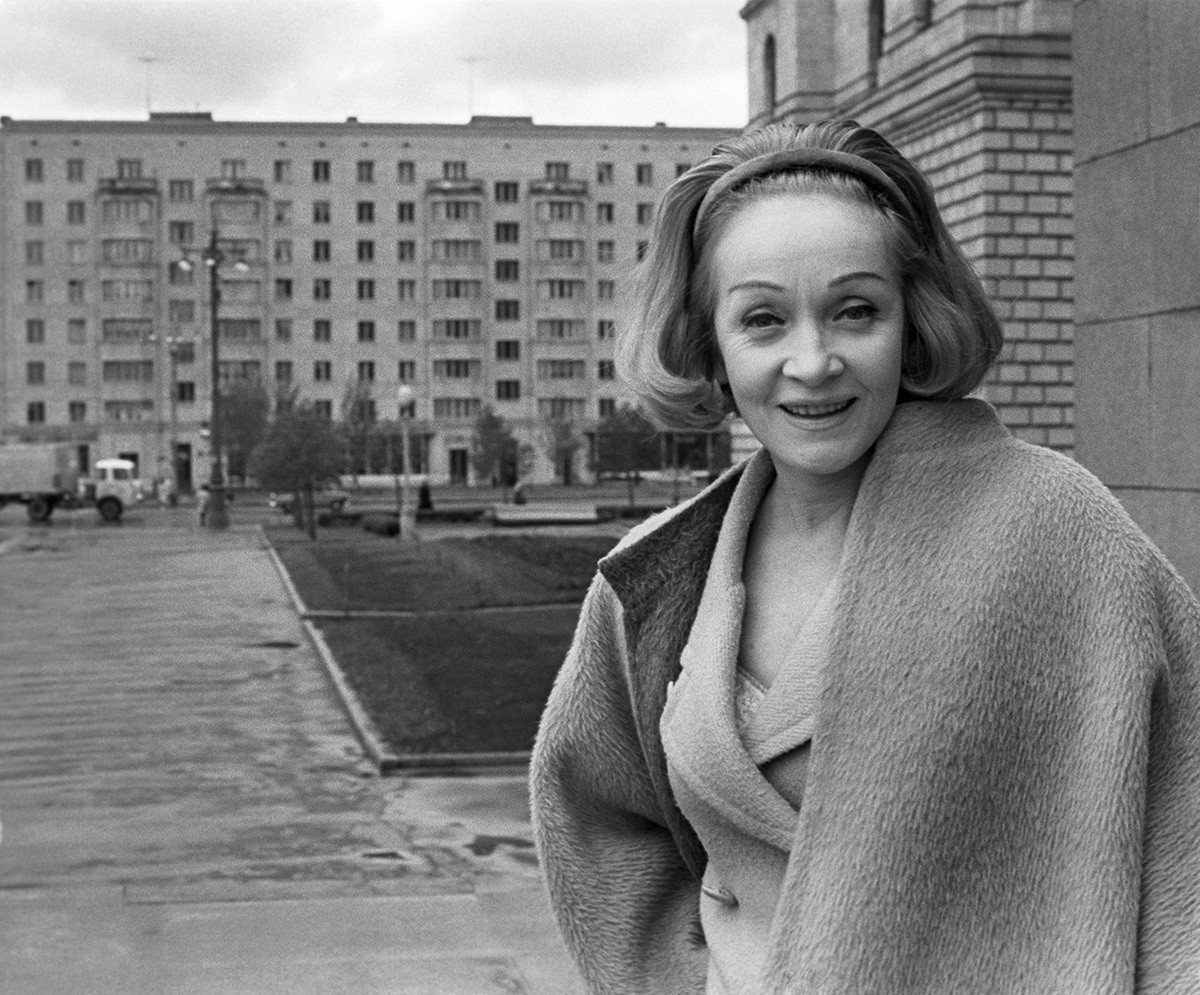 Marlene Dietrich v Moskvi.
